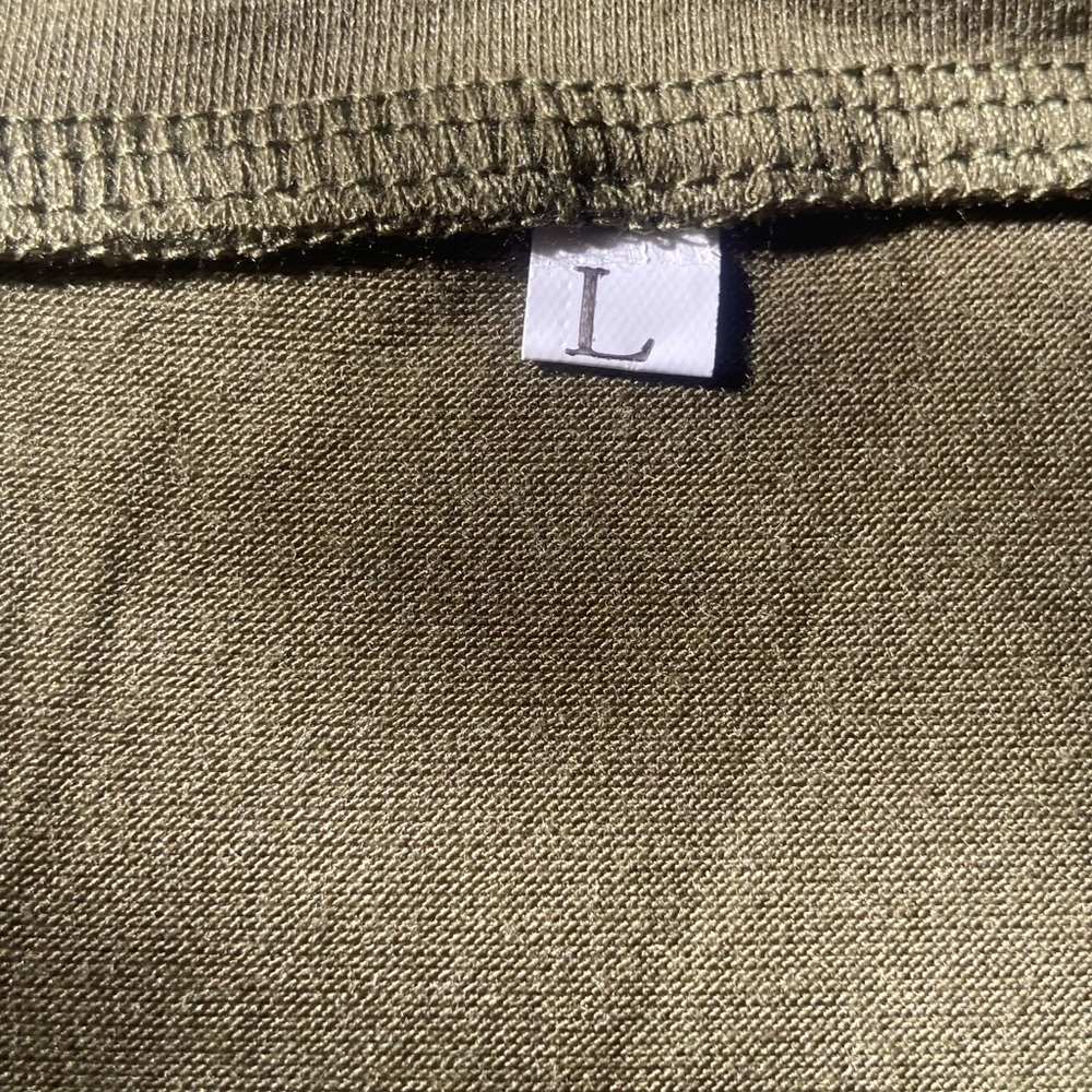 Womens lg army green Just Breathe tank NWOT - Picture 2 of 2
